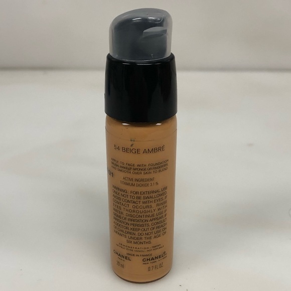 CHANEL Perfection Lumiere - Picture 3 of 5